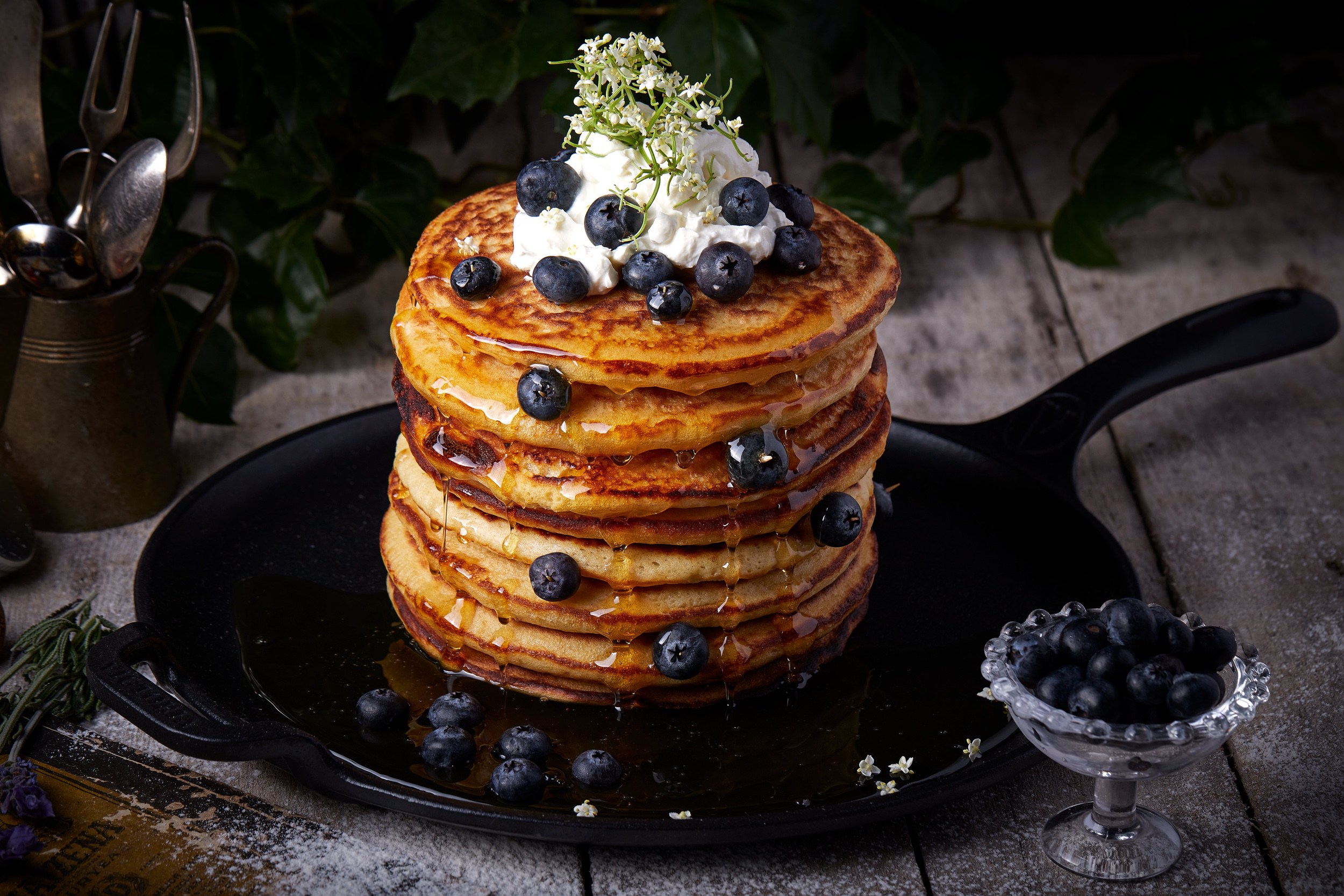 victoria cast iron pizza pan